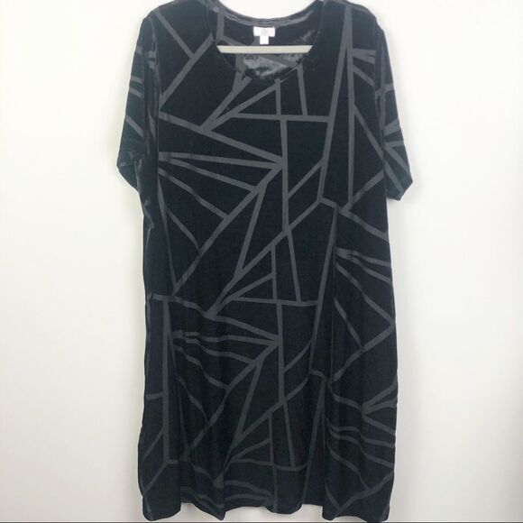 VIP KNITS BY AVENUE | Velvet Short Sleeve Dress Black Women’s Plus Size 22/24 - Picture 1 of 10